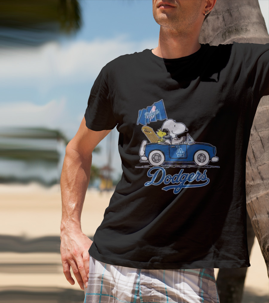 Snoopy And Woodstock Driving LA Dodgers Car With Flag T-Shirt