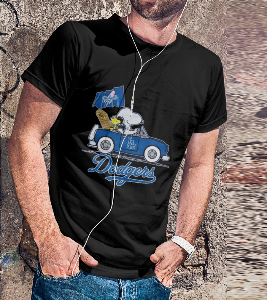 Snoopy And Woodstock Driving LA Dodgers Car With Flag T-Shirt