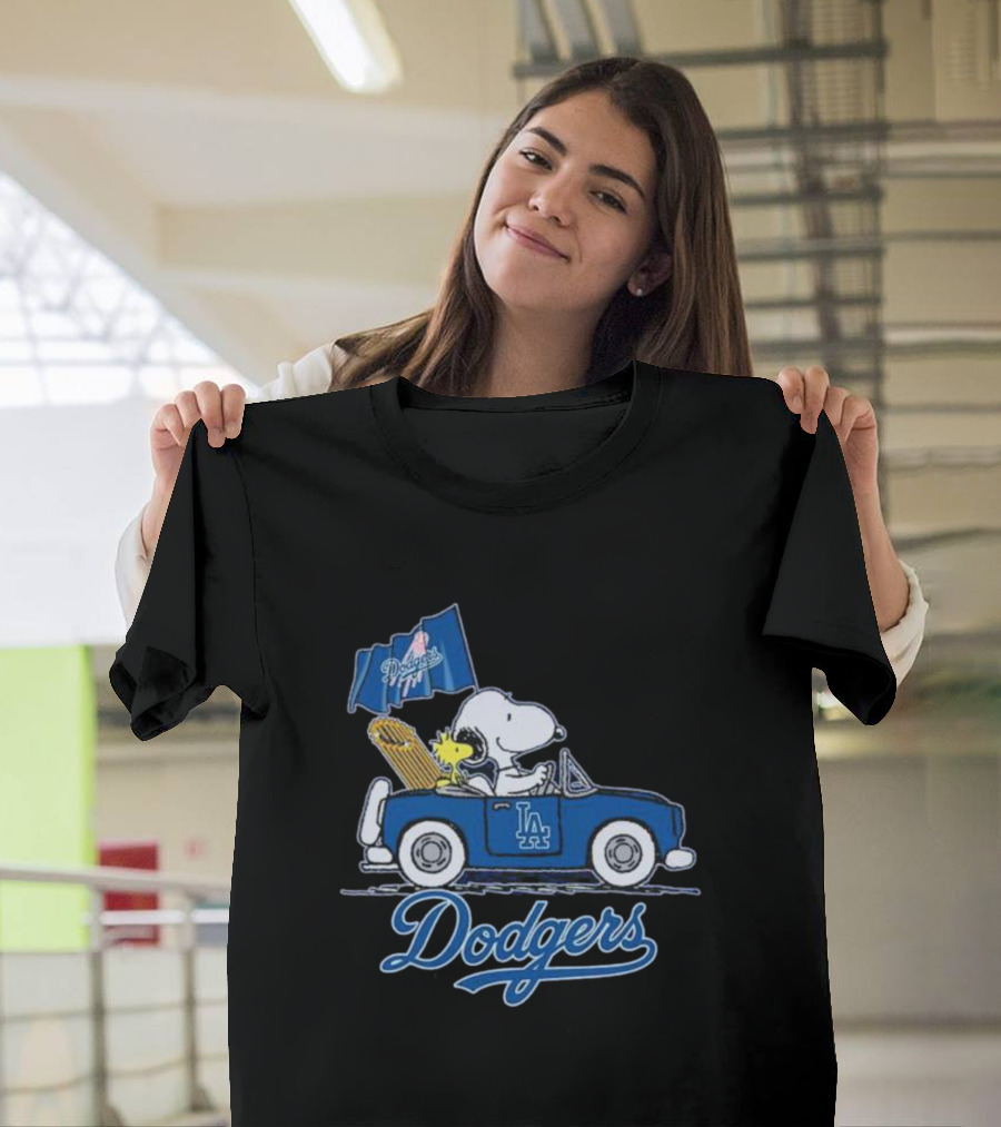 Snoopy And Woodstock Driving LA Dodgers Car With Flag T-Shirt