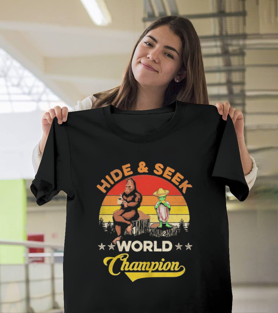 Hide And Seek World Champion Bigfoot Alien Vintage Retro T-Shirt