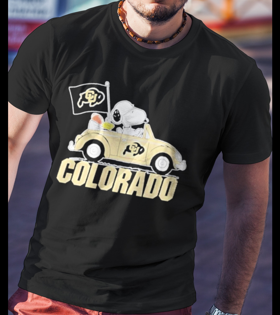 Snoopy And Woodstock Drive Colorado Buffaloes Car With Flag T-Shirt