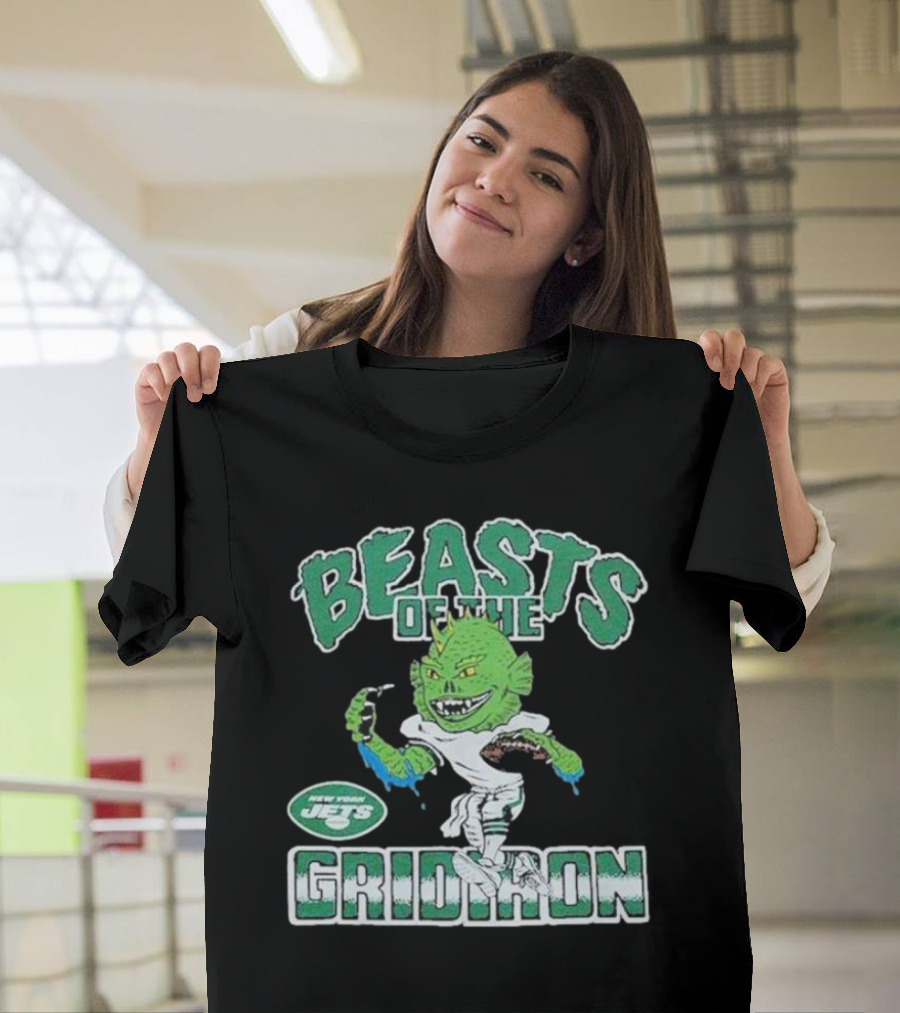 New York Jets Beasts Of The Gridiron Monster Holding Football T-Shirt