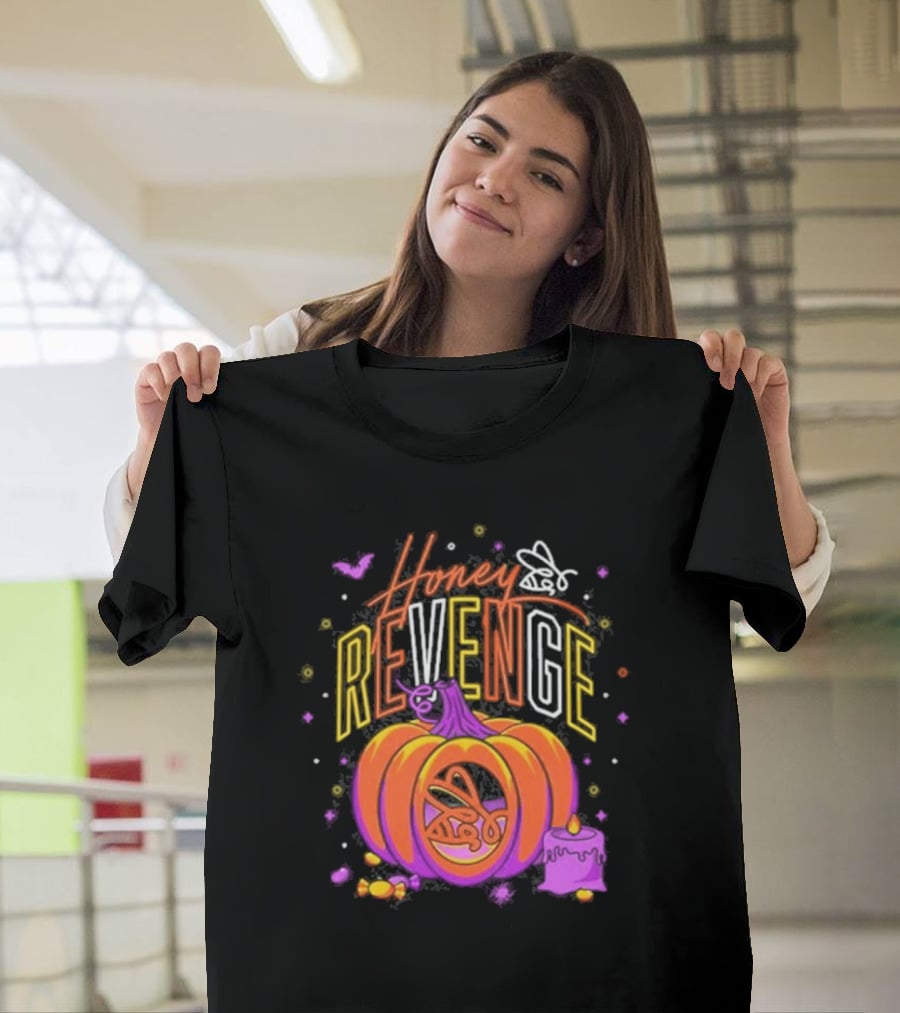 Honey Revenge Halloween Pumpkin Bee Spooky Cake T-Shirt