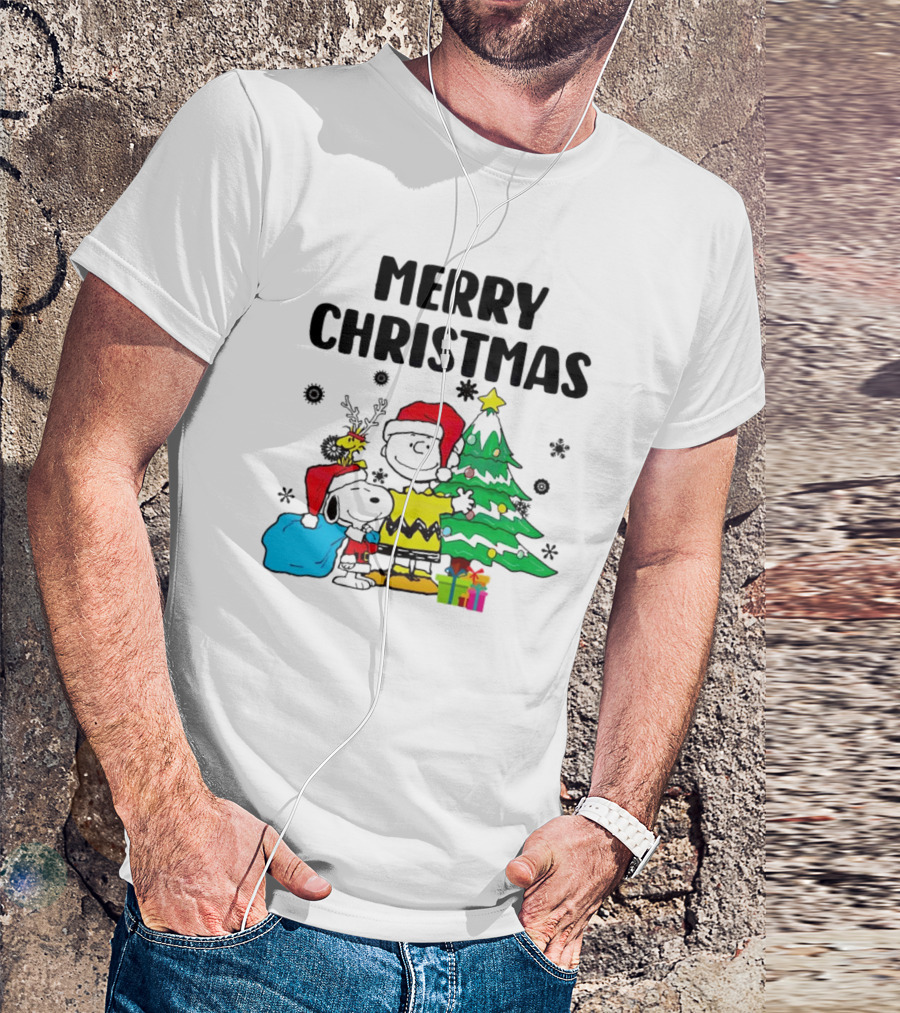 Charlie Snoopy Woodstock Merry Christmas Tree Santa Hats T-Shirt