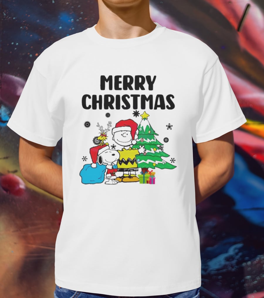 Charlie Snoopy Woodstock Merry Christmas Tree Santa Hats T-Shirt