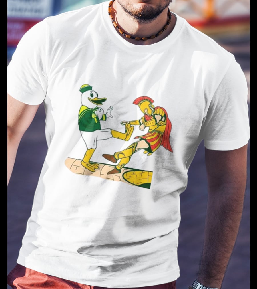 USC Trojans Versus Oregon Ducks Kick Scene T-Shirt