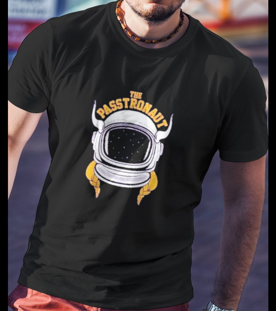 Minnesota Vikings The Passtronaut Astronaut Helmet With Viking Horns T-Shirt