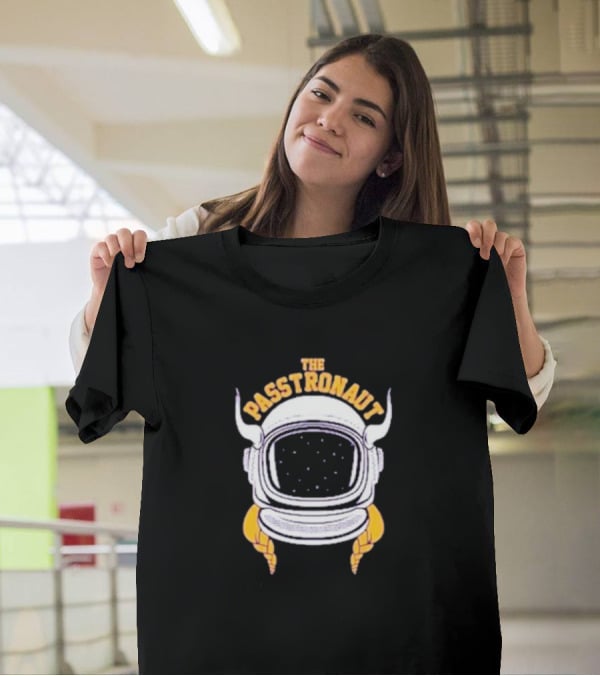 Minnesota Vikings The Passtronaut Astronaut Helmet With Viking Horns T-Shirt
