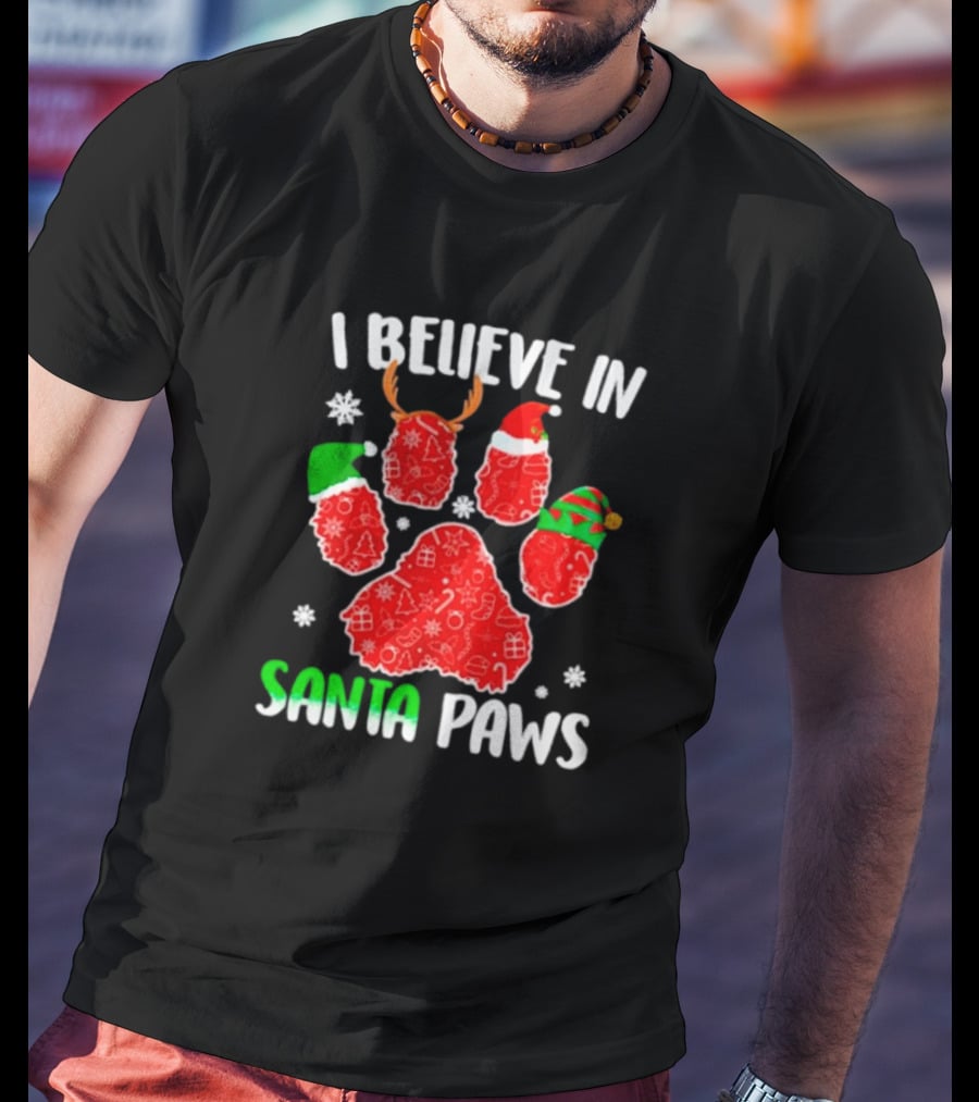 I Believe In Santa Paws With Festive Paw Prints And Hats T-Shirt