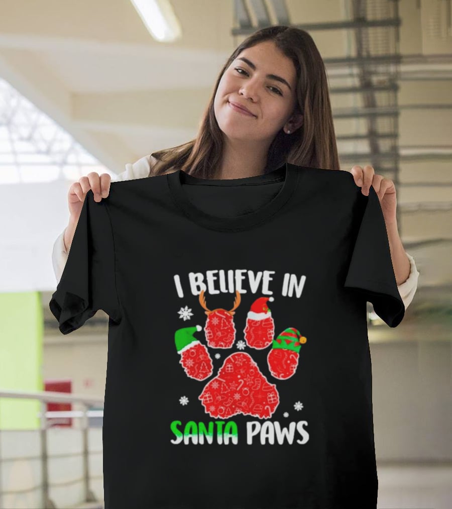 I Believe In Santa Paws With Festive Paw Prints And Hats T-Shirt