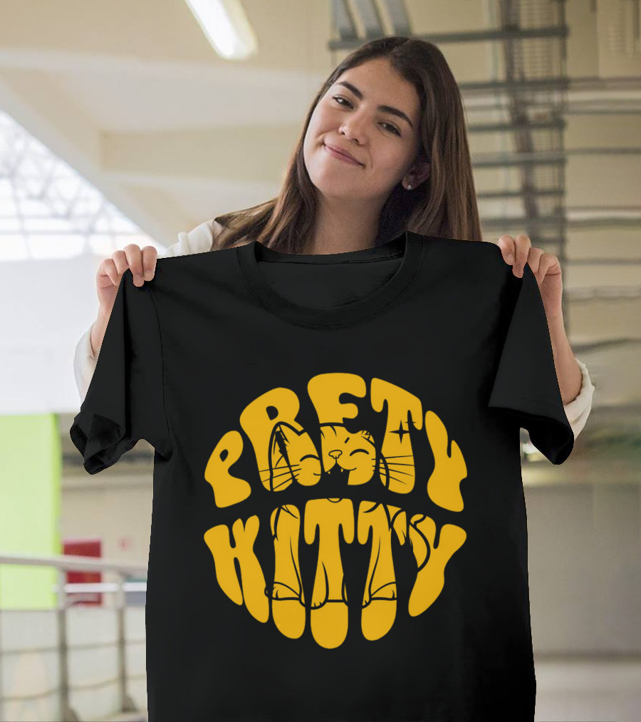 Pretty Kitty Cute Happy Cat Yellow Retro T-Shirt
