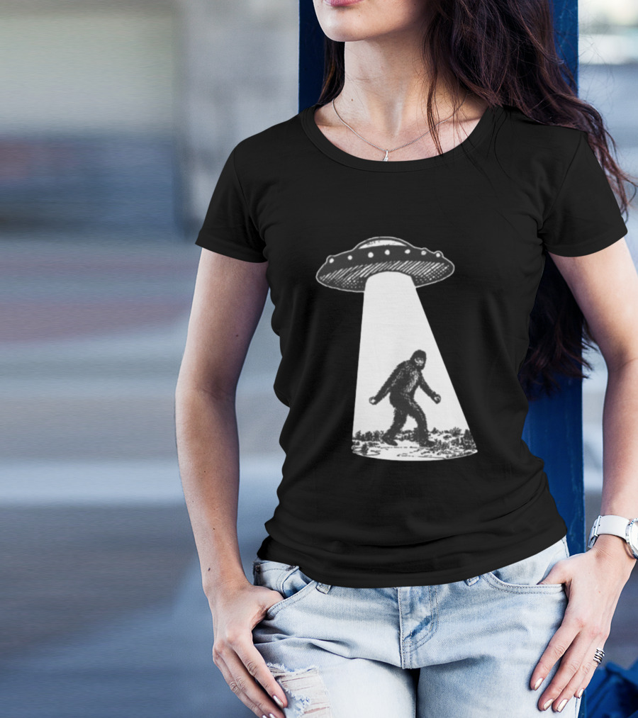 UFO Bigfoot Abduction Scene T-Shirt