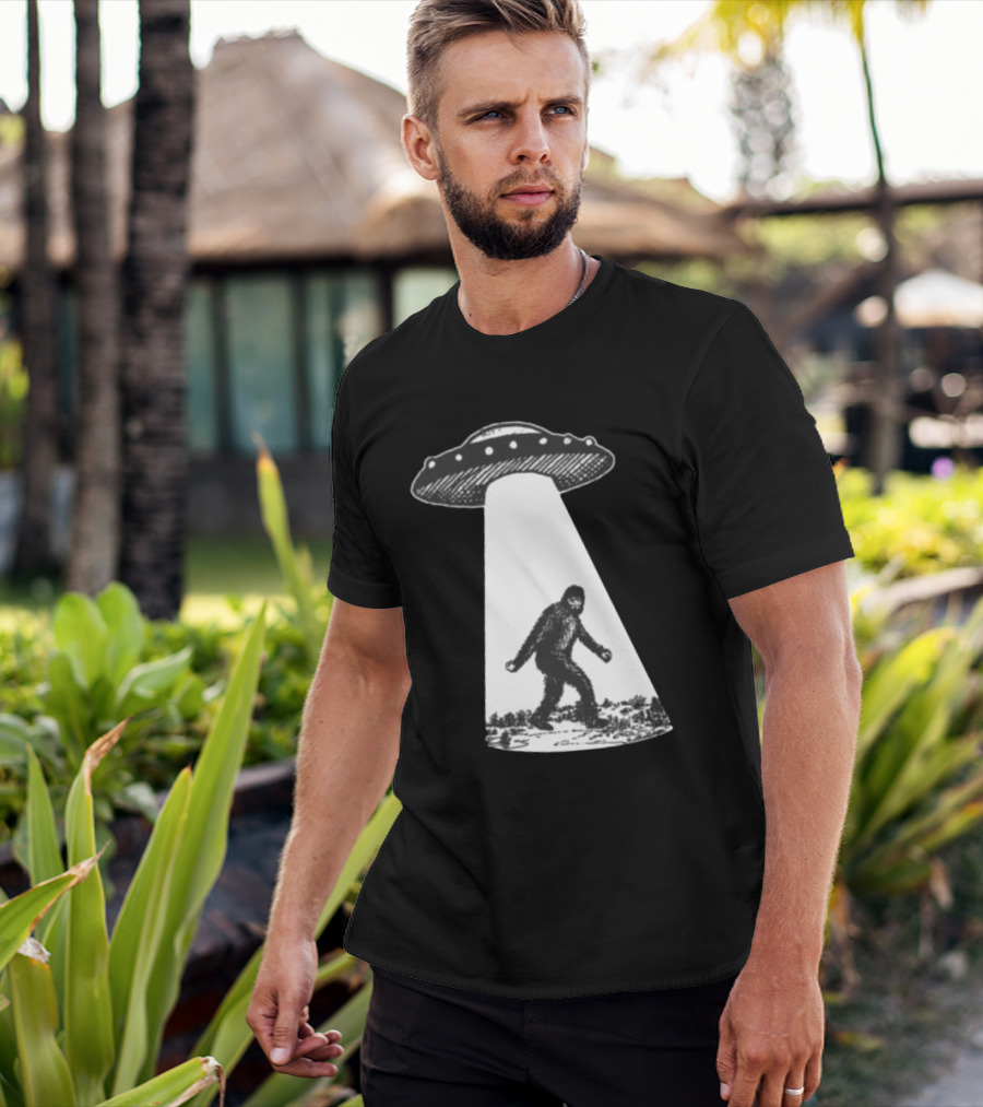 UFO Bigfoot Abduction Scene T-Shirt