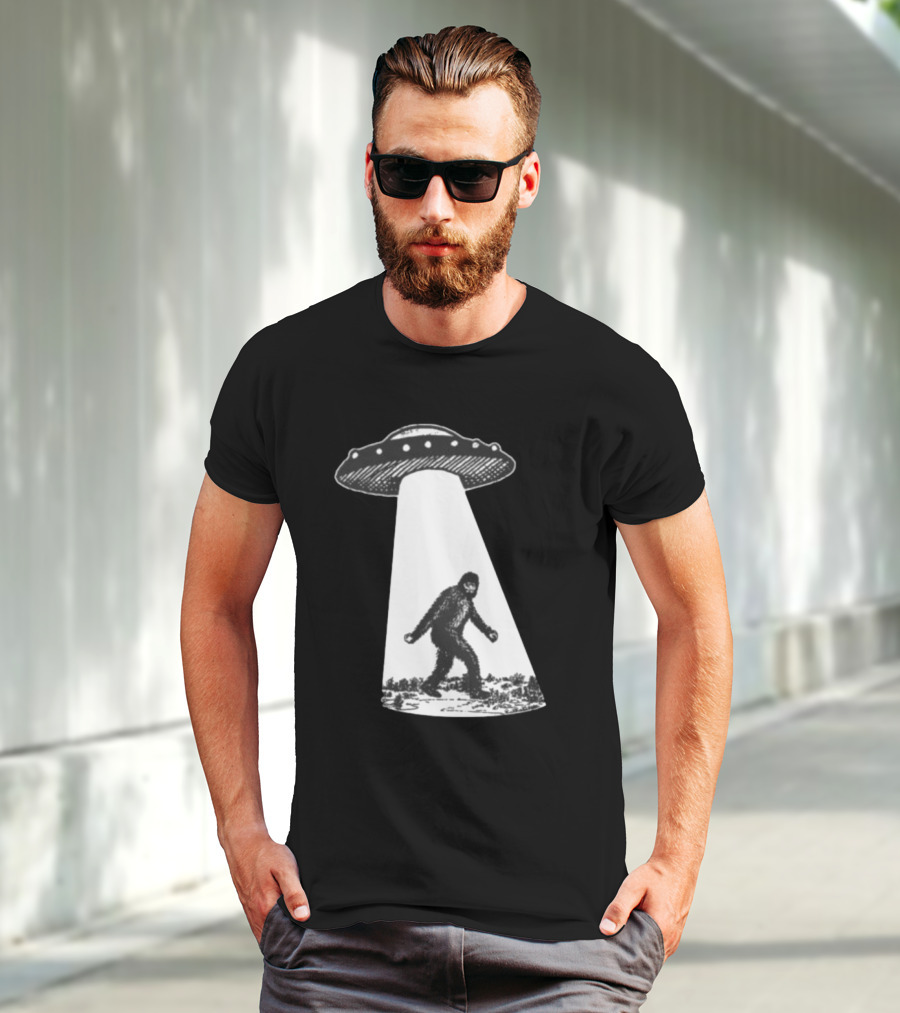 UFO Bigfoot Abduction Scene T-Shirt