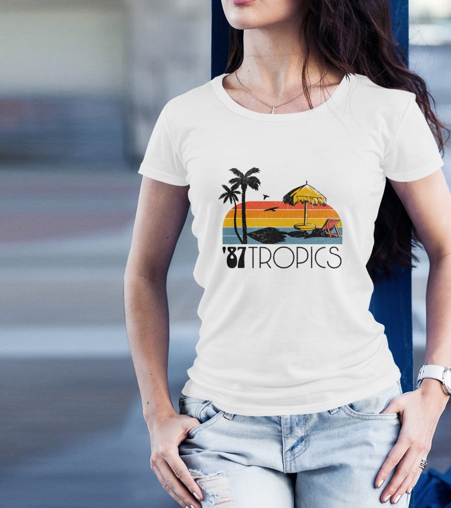 '87 Tropics Palm Beach Sunset Umbrella Lounge Chair T-Shirt