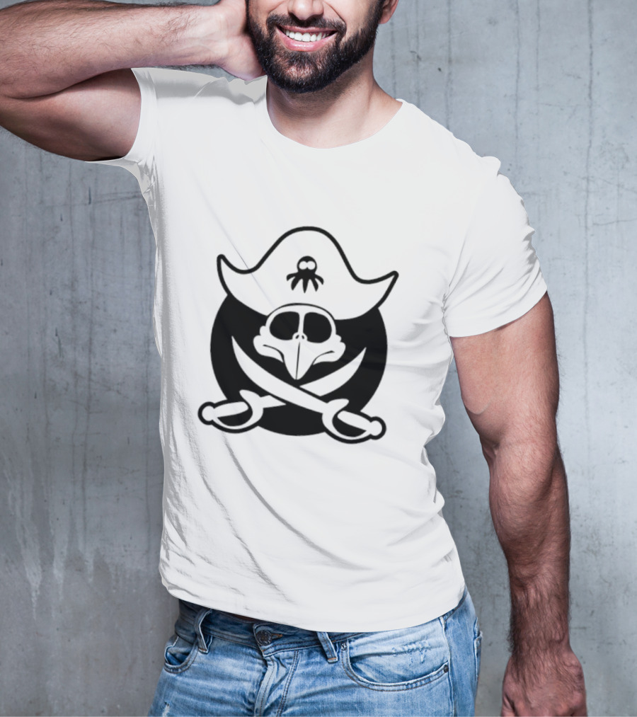Sascha Grammel Frederic Pirat Skull And Crossed Swords Hat T-Shirt