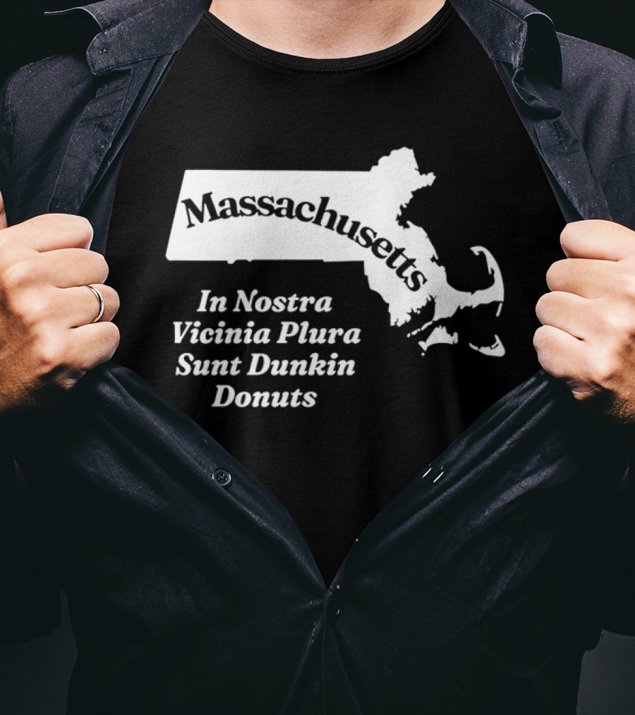 Massachusetts In Nostra Vicinia Plura Sunt Dunkin Donuts Map Outline T-Shirt