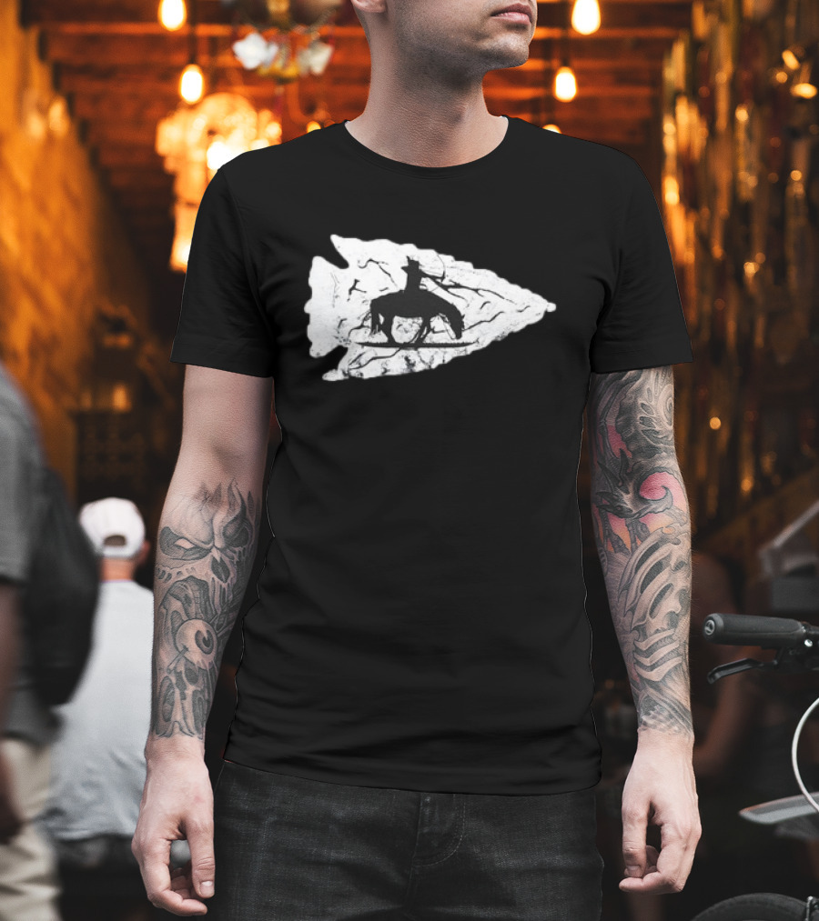 Arrowhead Hunting Native American Relic Hunter Rider On Horse Arrowhead T-Shirt