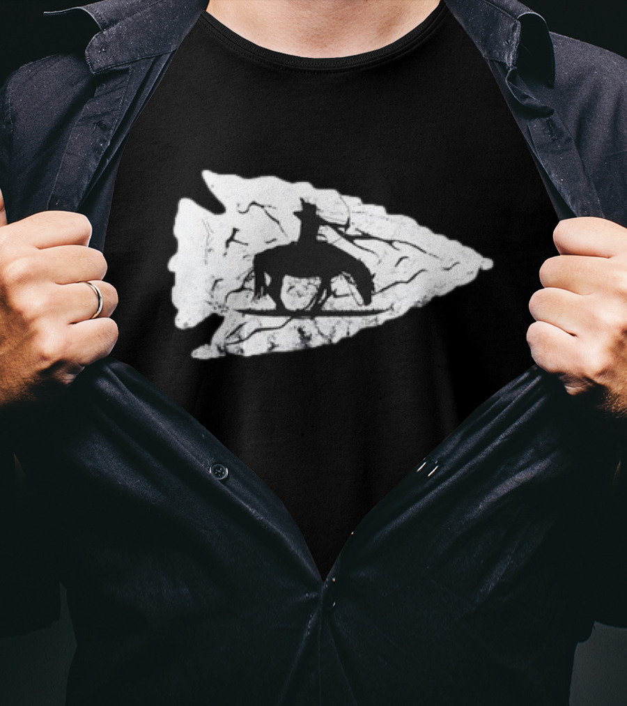 Arrowhead Hunting Native American Relic Hunter Rider On Horse Arrowhead T-Shirt