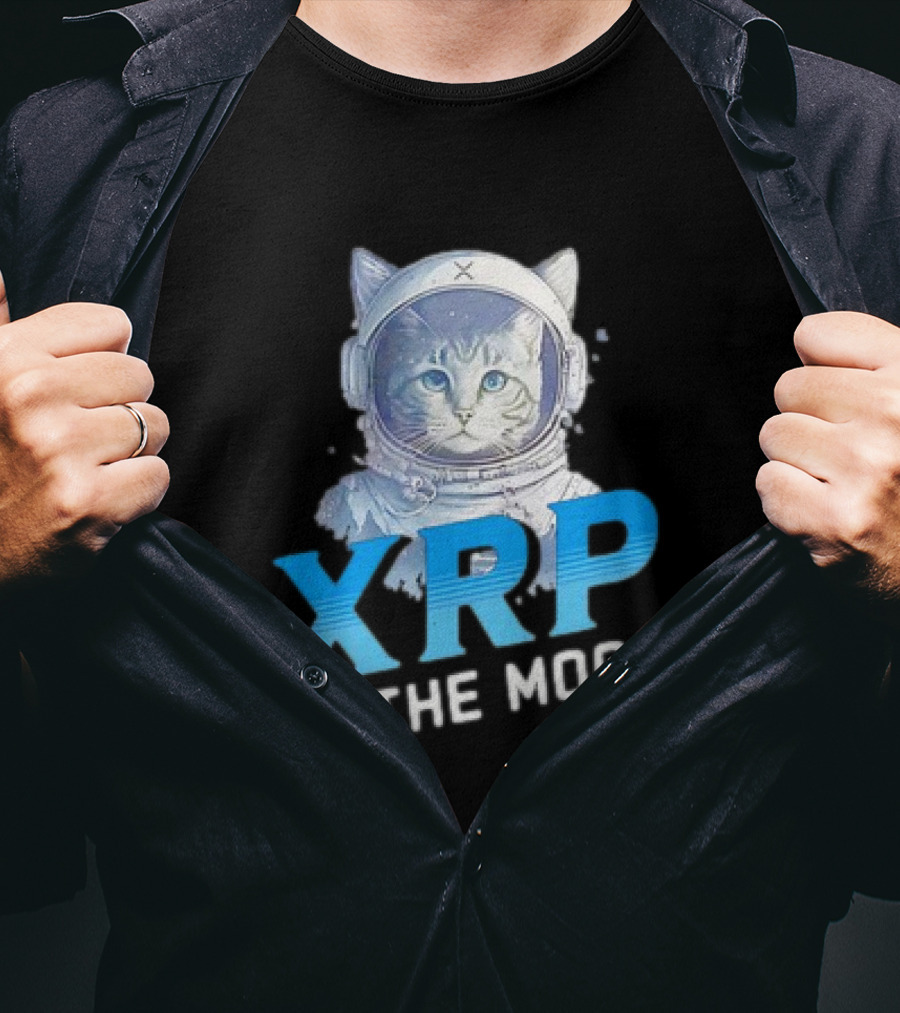 XRP Cat To The Moon Crypto Merchandise Astronaut Helmets T-Shirt