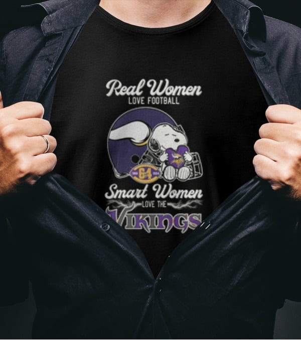 Snoopy Real Women Love Football Smart Women Love The Vikings T-Shirt