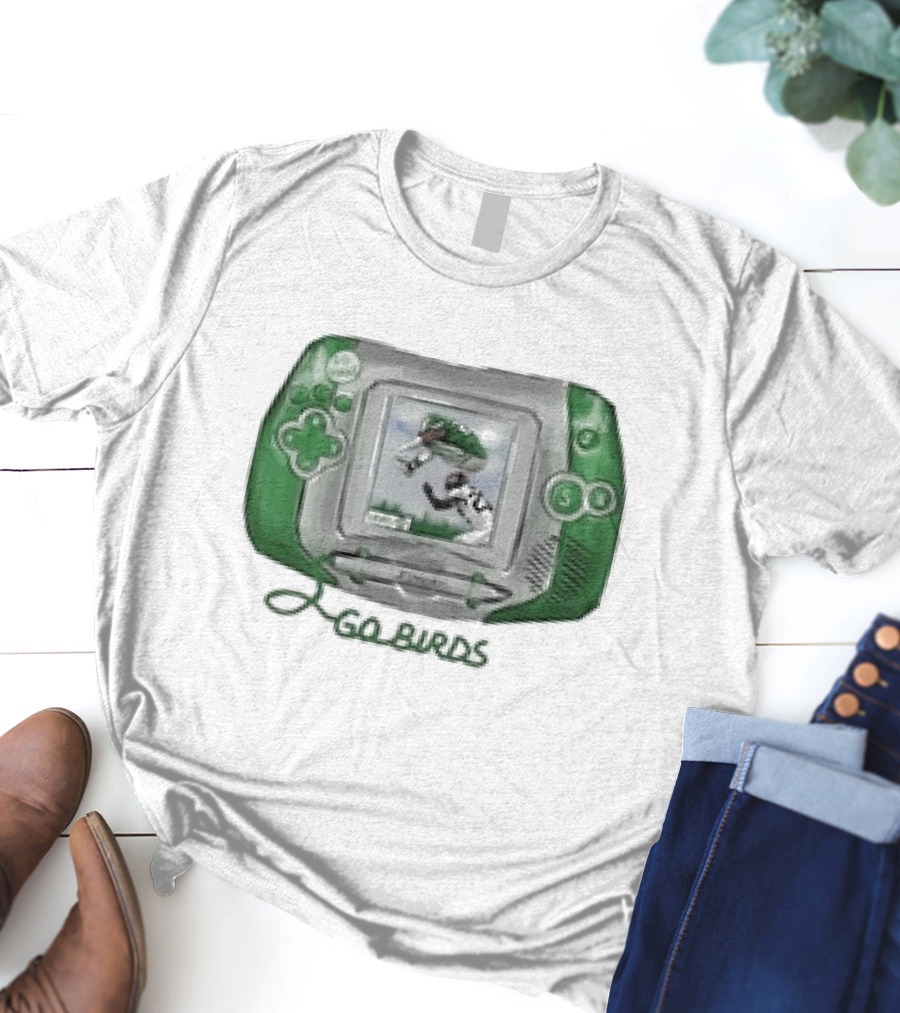 Dhwanisaraiya Go Birds Retro Handheld Console Green Classic Footballer Scene T-Shirt