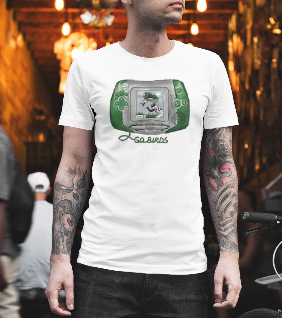 Dhwanisaraiya Go Birds Retro Handheld Console Green Classic Footballer Scene T-Shirt