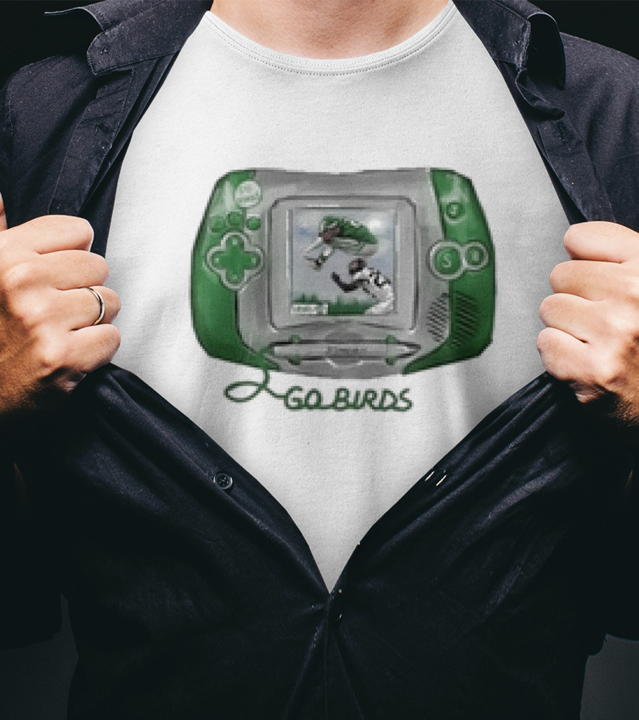 Dhwanisaraiya Go Birds Retro Handheld Console Green Classic Footballer Scene T-Shirt