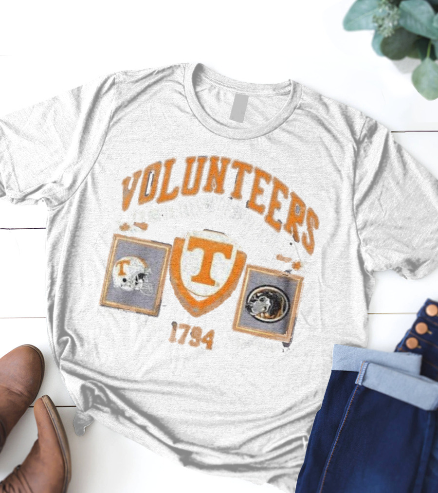 Volunteers Tennessee 1794 Knoxville ET Veritas Liberabit Football Helmet T-Shirt