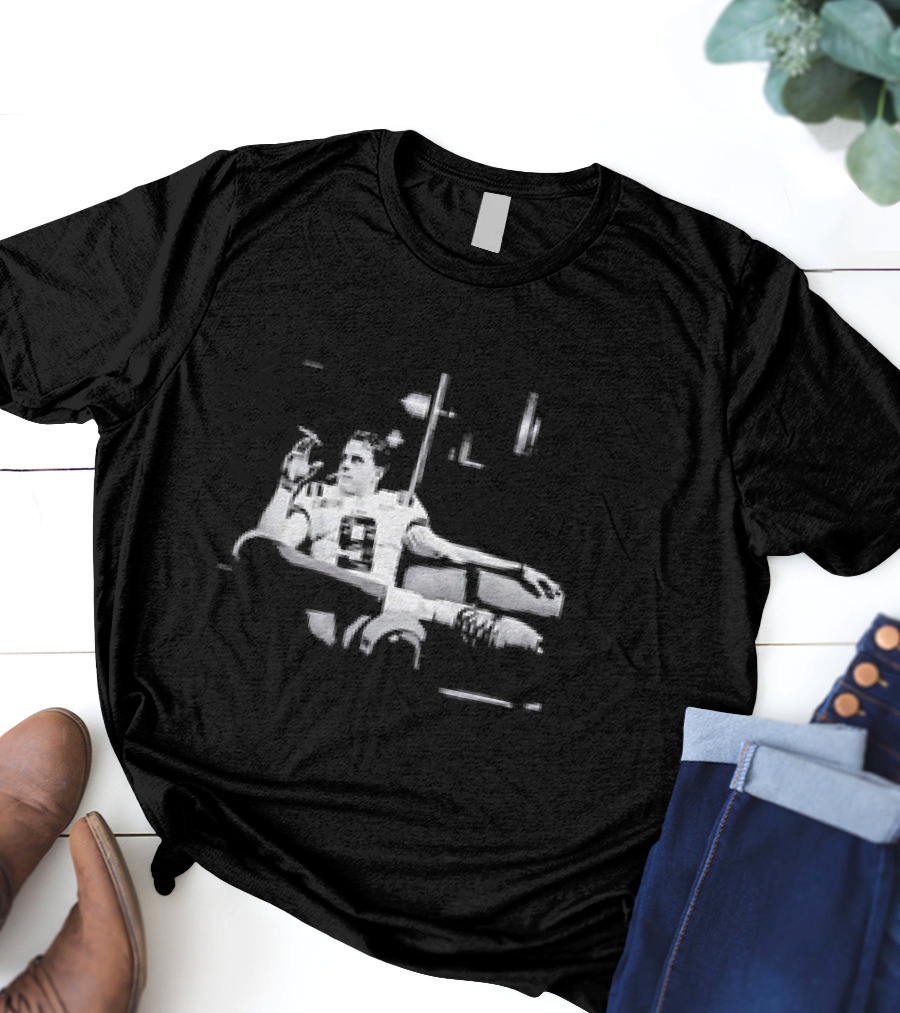 Joe Burrow Cincinnati Bengals Football Retro Photo Smoking Lounge Pose T-Shirt