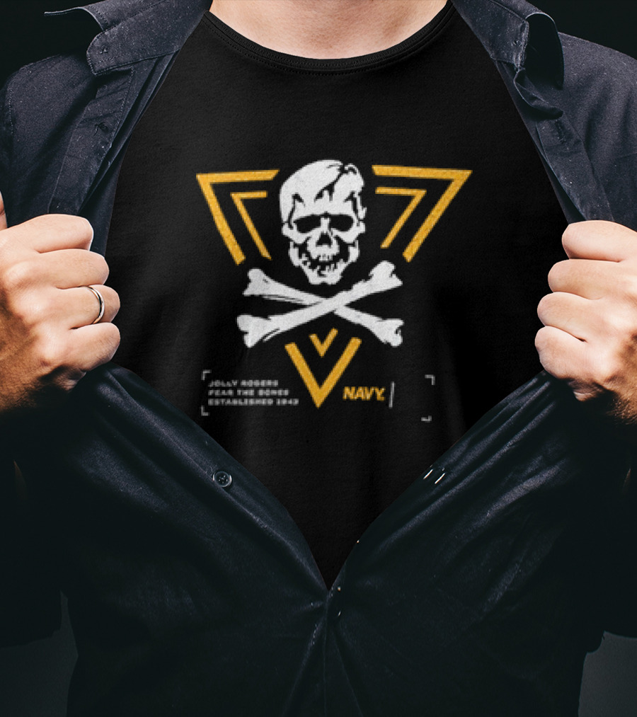 Navy Midshipmen Jolly Rogers Fear The Bones Established 1843 T-Shirt