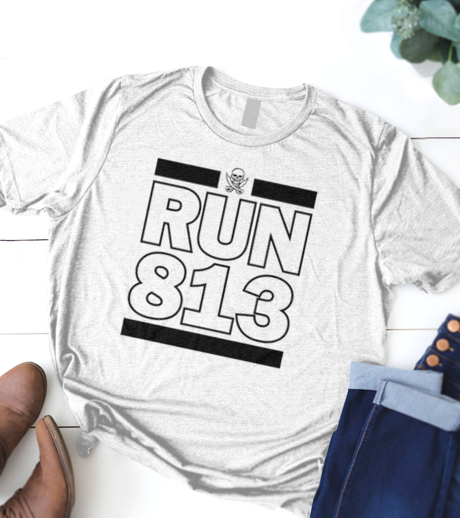 RUN 813 Tampa Bay Buccaneers Skull T-Shirt