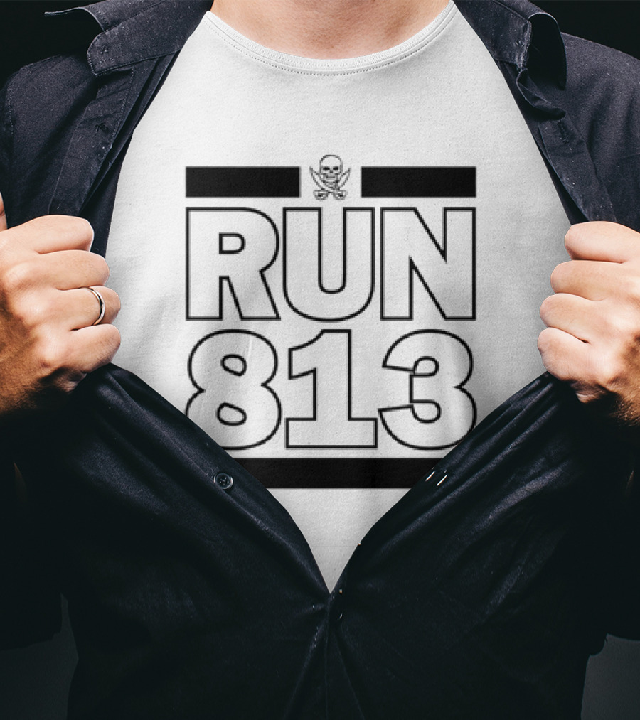 RUN 813 Tampa Bay Buccaneers Skull T-Shirt