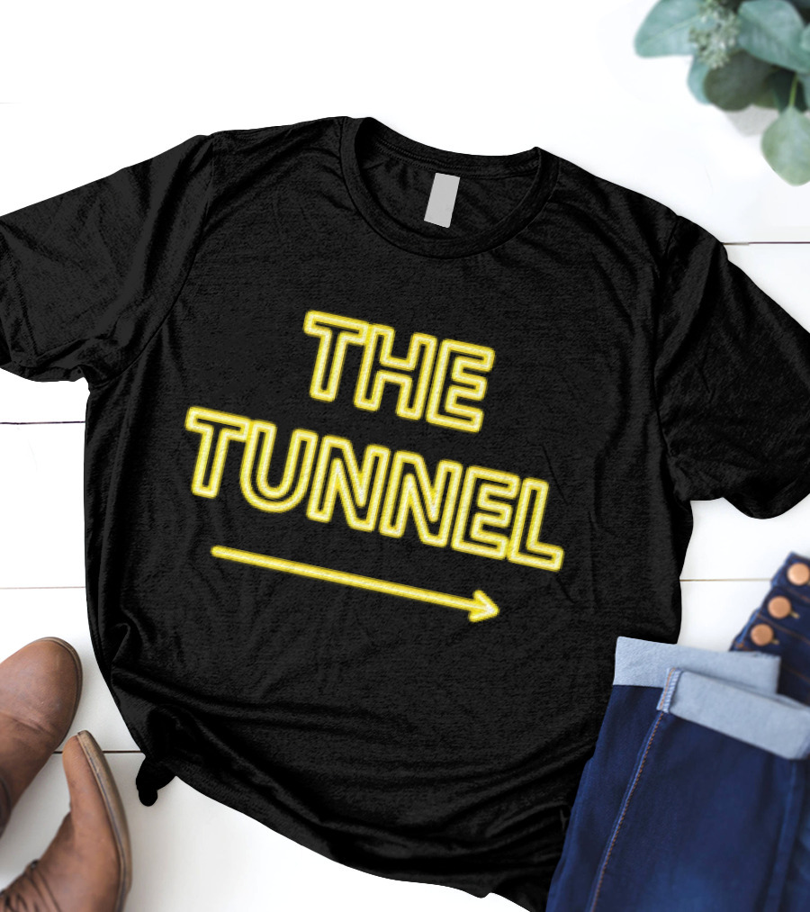 THE TUNNEL Arrow Neon Text T-Shirt