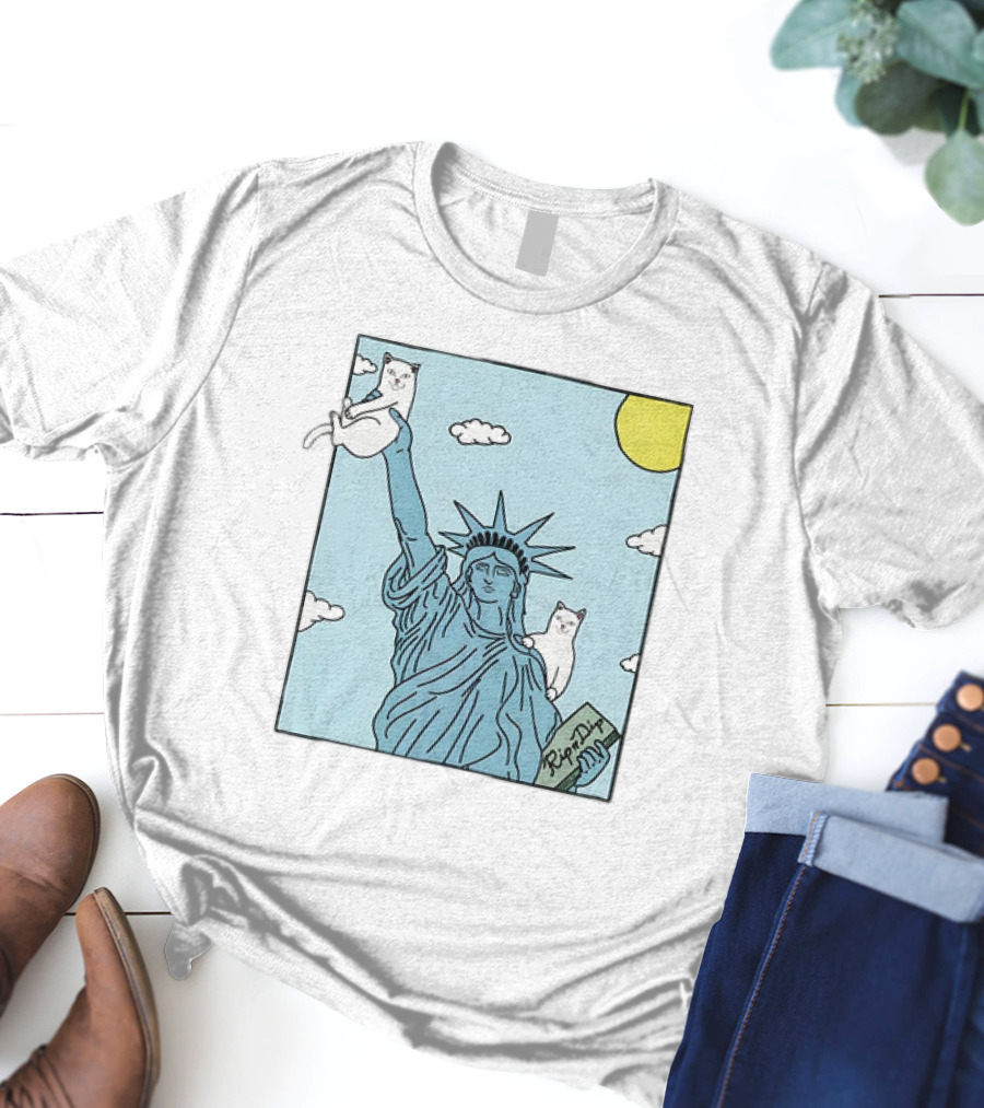 Statue Of Liberty With Cats And Rip N Dip Clouds T-Shirt