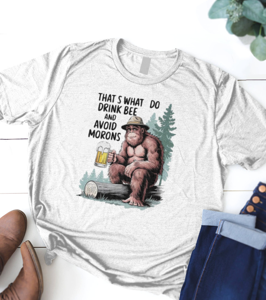 Bigfoot That’s What I Do Drink Beer And Avoid Morons In Forest With Mug T-Shirt