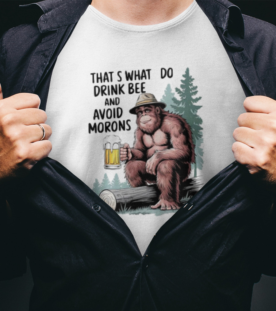 Bigfoot That’s What I Do Drink Beer And Avoid Morons In Forest With Mug T-Shirt
