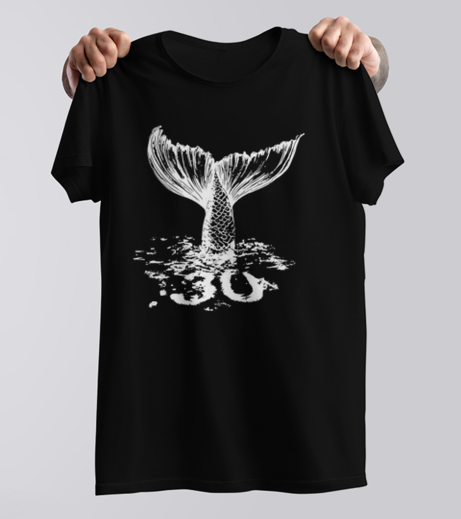 30naonda Preta Whale Tail Splash T-Shirt