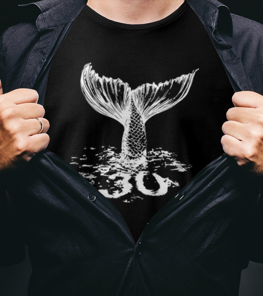 30naonda Preta Whale Tail Splash T-Shirt