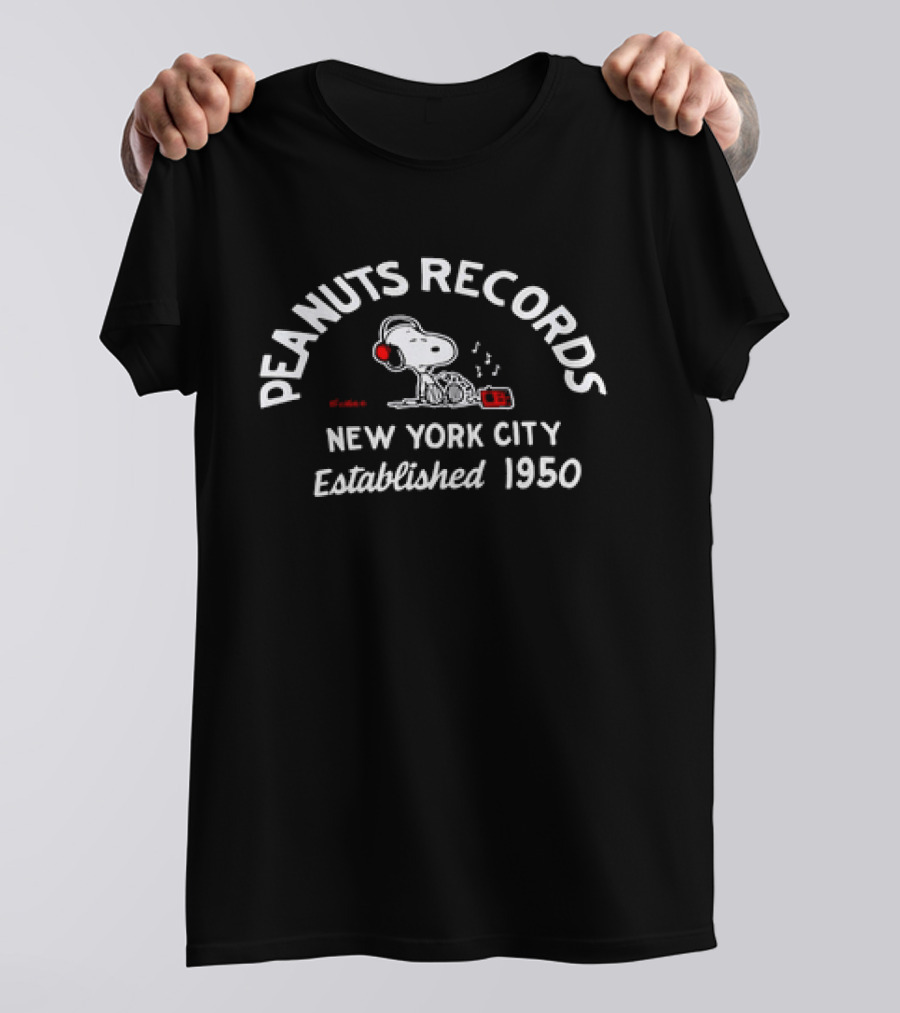 Peanuts Records New York City Established 1950 Snoopy Listening To Music T-Shirt