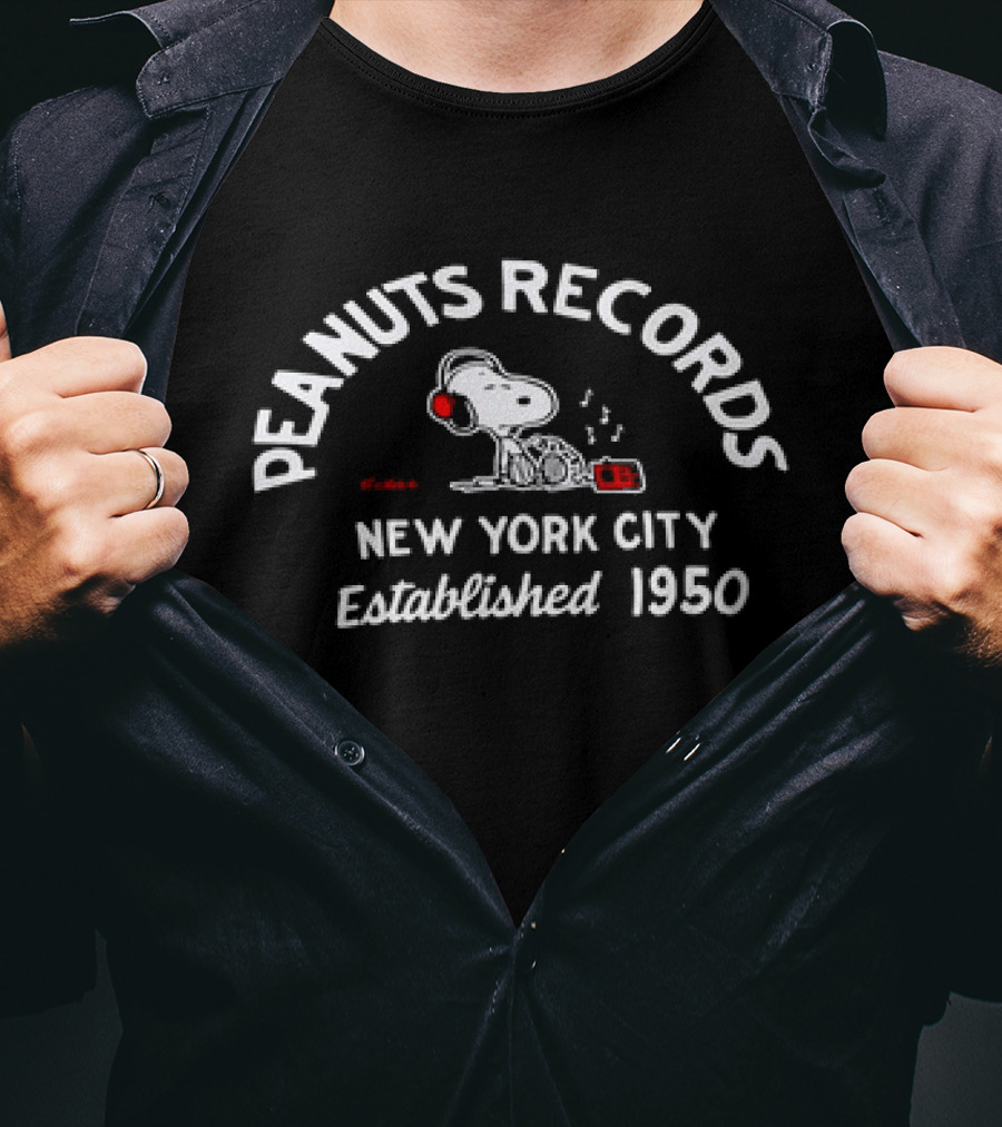 Peanuts Records New York City Established 1950 Snoopy Listening To Music T-Shirt