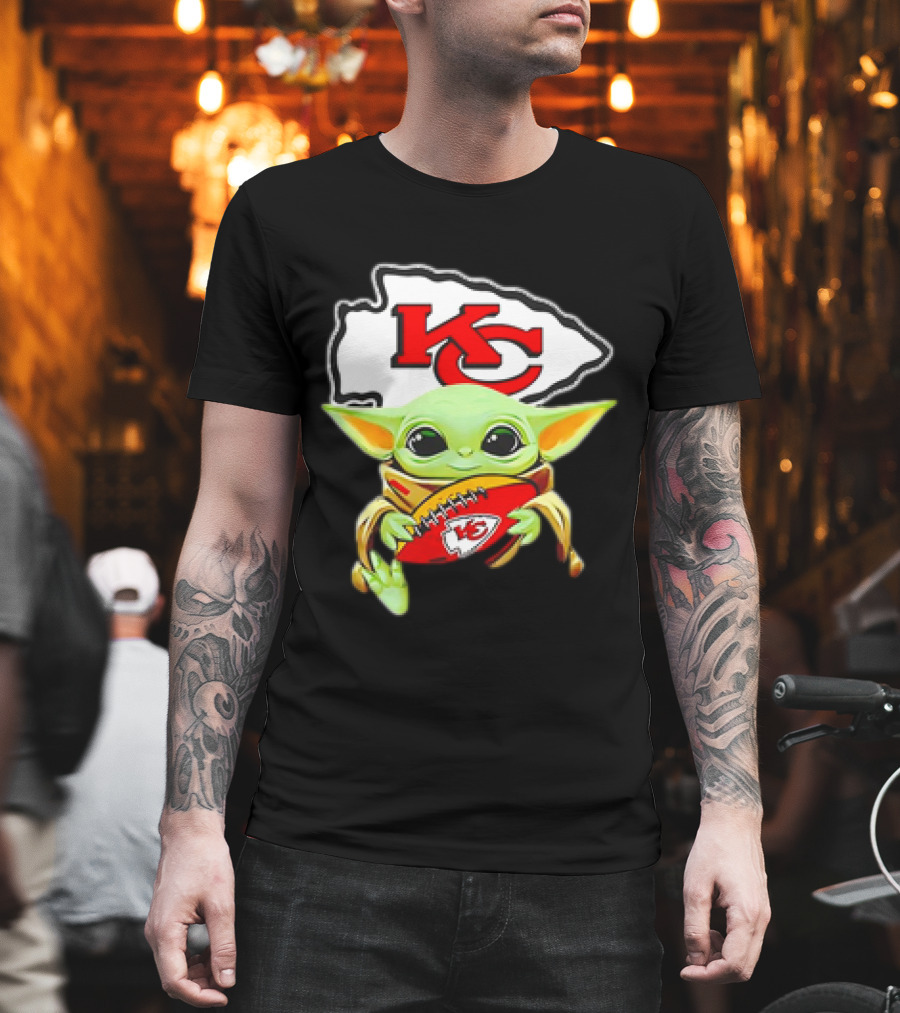 Baby Yoda Star Wars KC Chiefs Hug Football Team T-Shirt