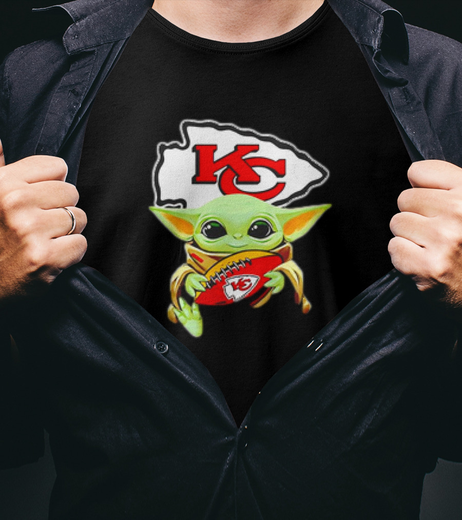 Baby Yoda Star Wars KC Chiefs Hug Football Team T-Shirt