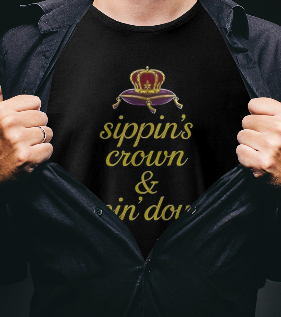 Crown Royal Sippin’ Crown And Goin’ Down Red Velvet Crown Graphic T-Shirt
