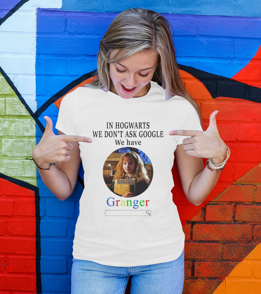 IN HOGWARTS WE DON’T ASK GOOGLE WE HAVE GRANGER T-Shirt