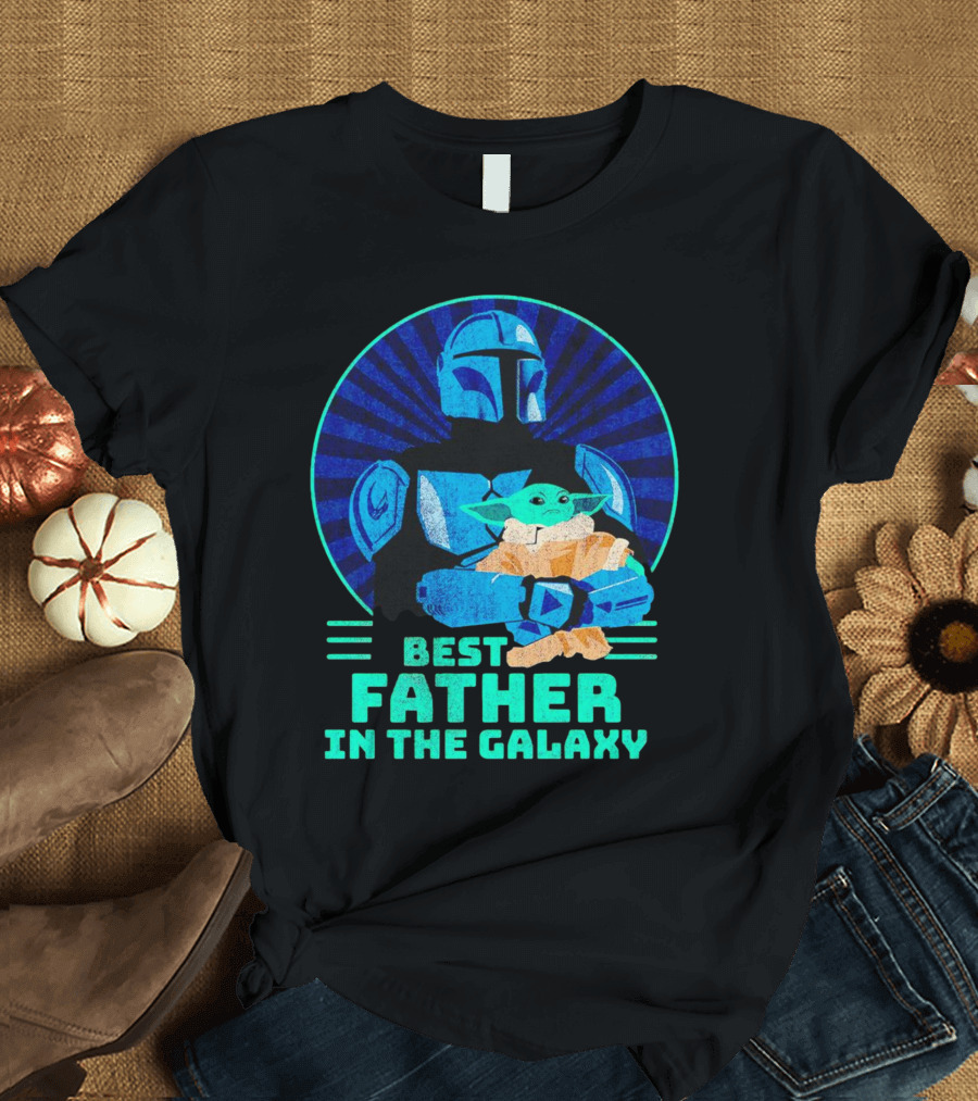 Best Father In The Galaxy Mandalorian Hug Baby Yoda T-Shirt