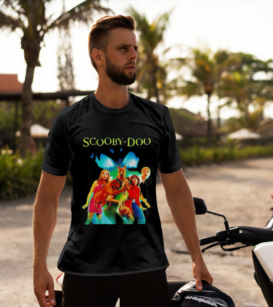 Scooby-Doo With Mystery Inc Group Vibrant Scene T-Shirt