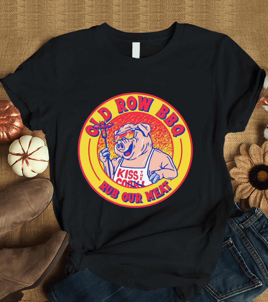 OLD ROW BBQ Rub Our Meat Kiss The Cook Pig Apron T-Shirt