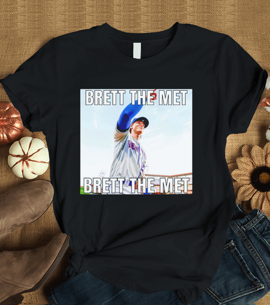Brett The Met Baseball Player At New York Stadium T-Shirt