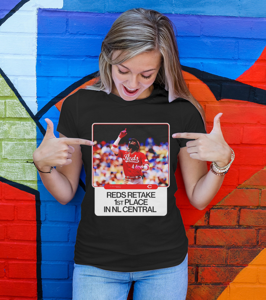 Cincinnati Reds Retake 1st Place In NL Central Elly De La Cruz T-Shirt